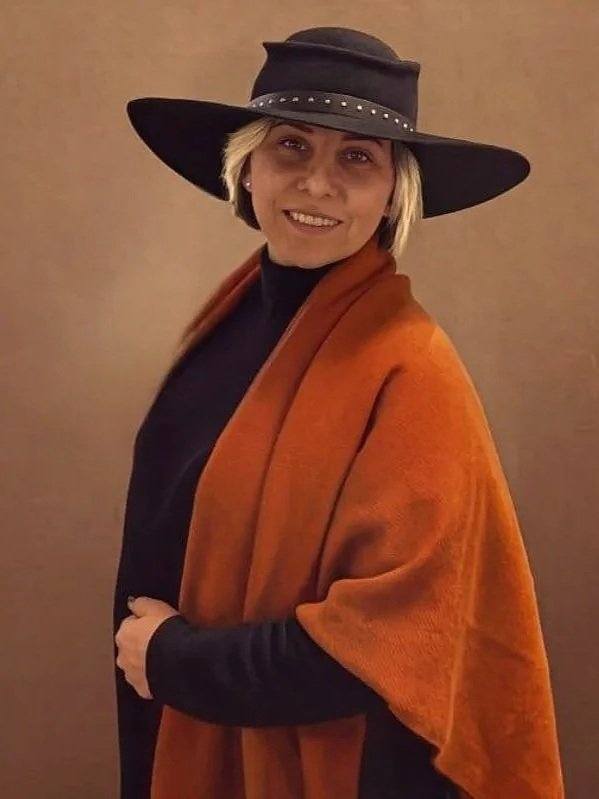 Mina Eshghipour in the penHUN studio